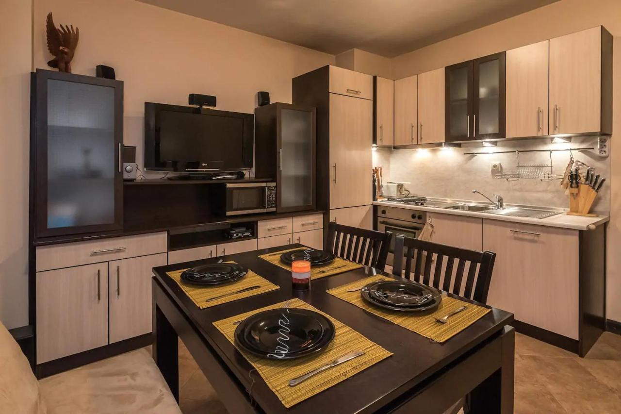 Charming, Fully-Furnished, 2-Bedroom Apartment バンスコ エクステリア 写真